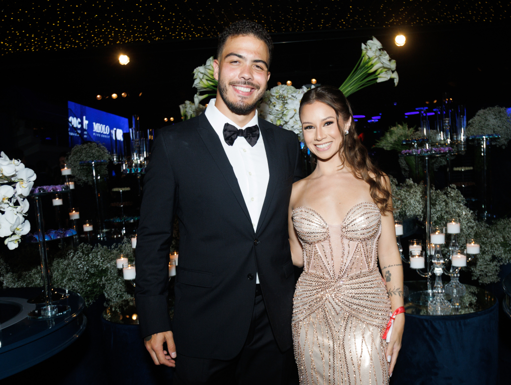 Ronald E Raisha Palomaro