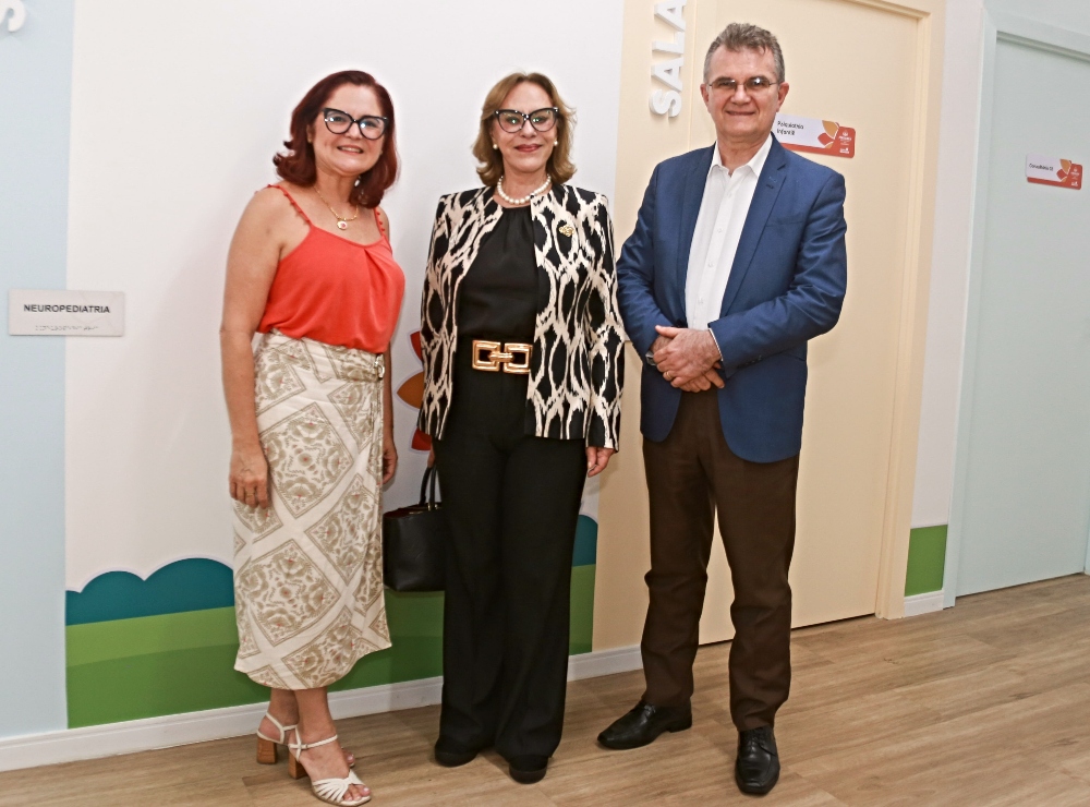 Embaixadora do Brasil na Suécia visita o Centro de Diagnóstico Espaço Girassol