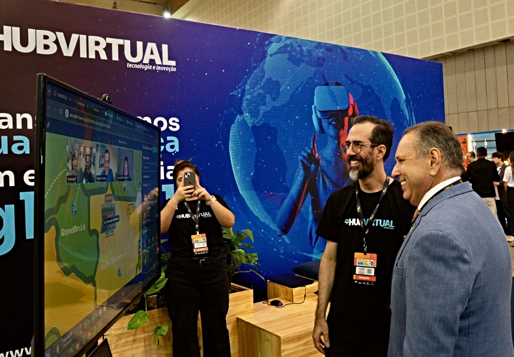 Domingos Filho conhece as aplicações do HubVirtual durante a Expolog 2025