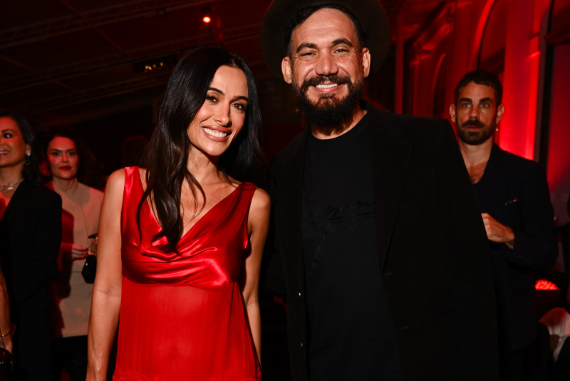 MODA ITALIANA - Famosos prestigiam festa da grife Ferragamo em São Paulo com live performance de Eduardo Kobra