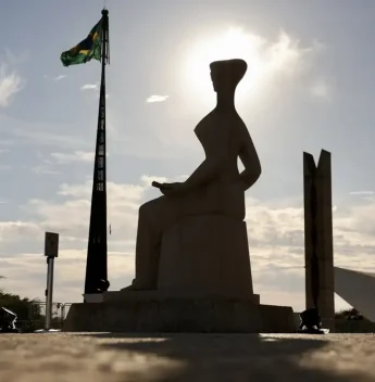 Sucessão no Rio permanece indefinida com julgamento suspenso no STF