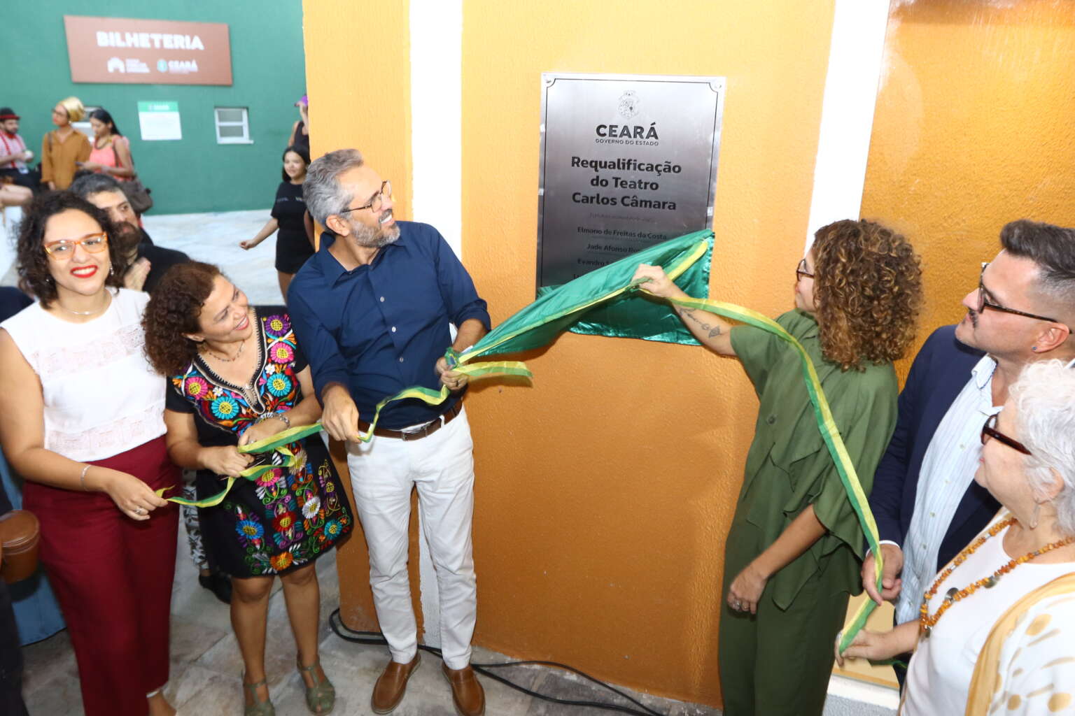 Teatro Carlos Câmara é reaberto pelo governo estadual com melhorias estruturais e mais acessibilidade