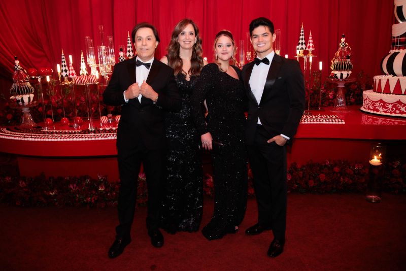 Clima Natalino - Celebs participam da Christmas Party de Andrea Guimarães em São Paulo