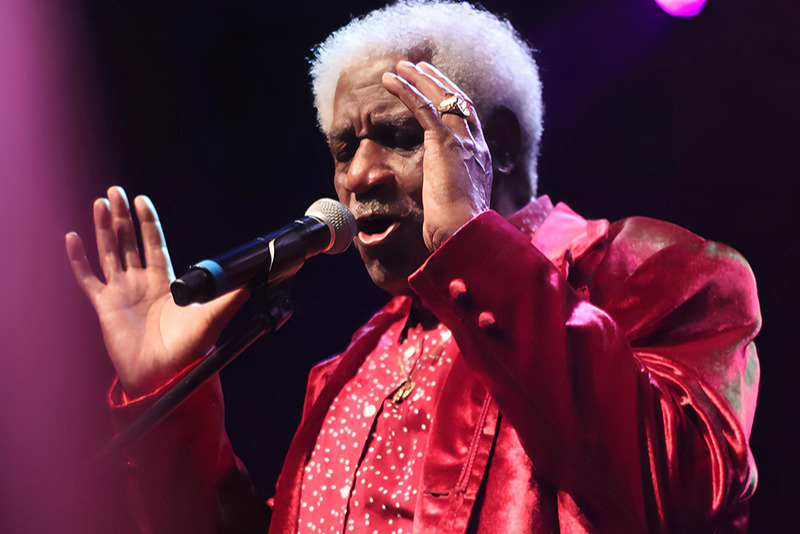 Tony Tornado comanda o show “Soul & Emoção”, no Cineteatro São Luiz