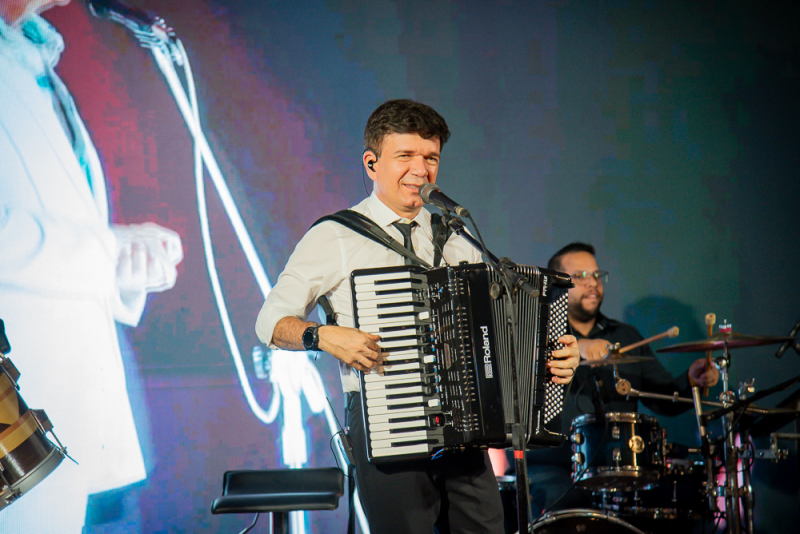 Reconhecimento público - João Carlos Diógenes Parente é agraciado com a Medalha Boticário Ferreira em sessão solene na CMFor