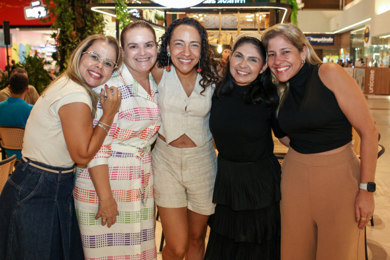 Estreia gourmet - Manuela e Nagib Acário inauguram quiosque da Manu Pães Artesanais no Eusébio