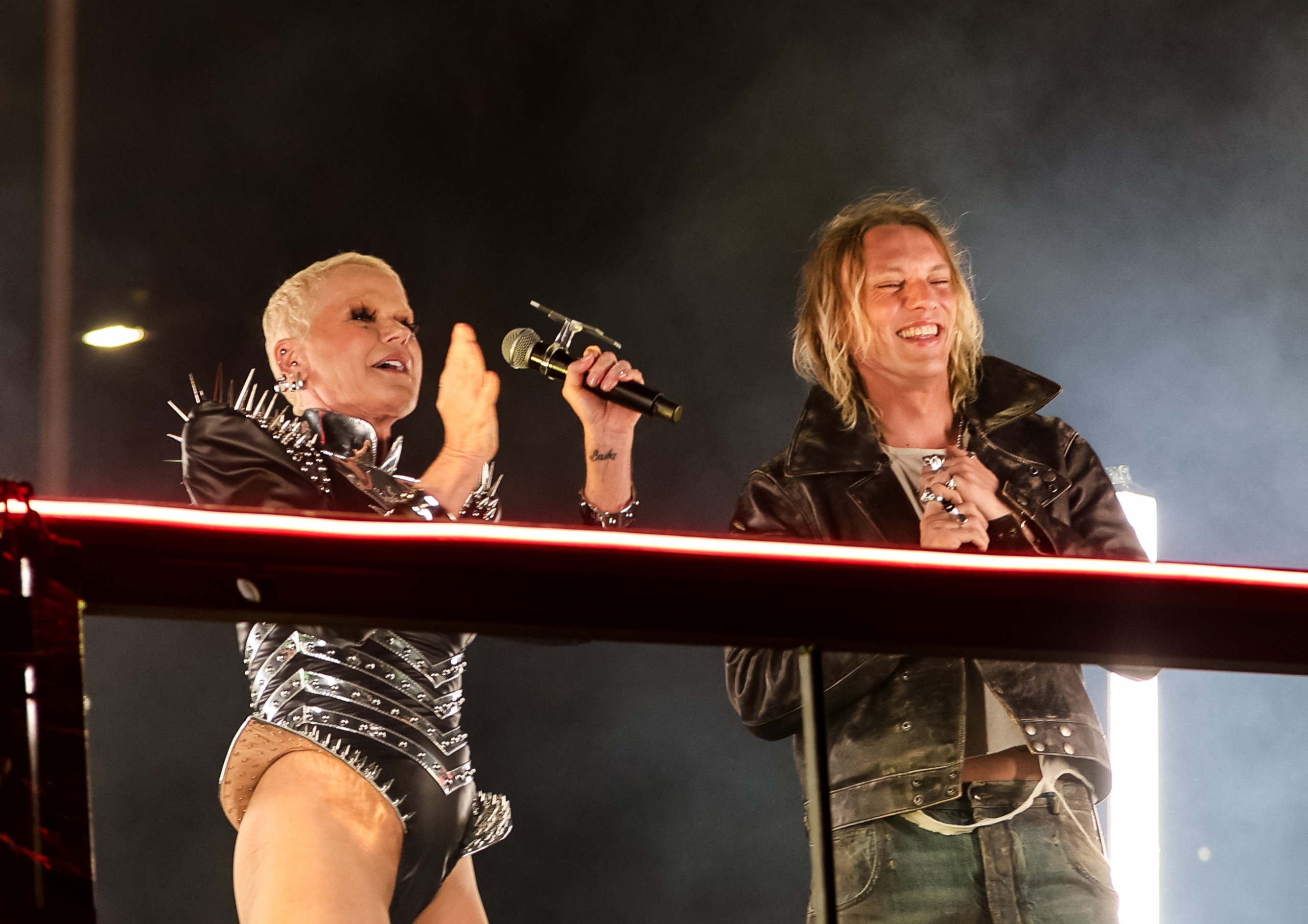 Xuxa, Supla e Jamie Campbell Bower agitam evento da Netflix com divulgação da nova temporada de Stranger Things