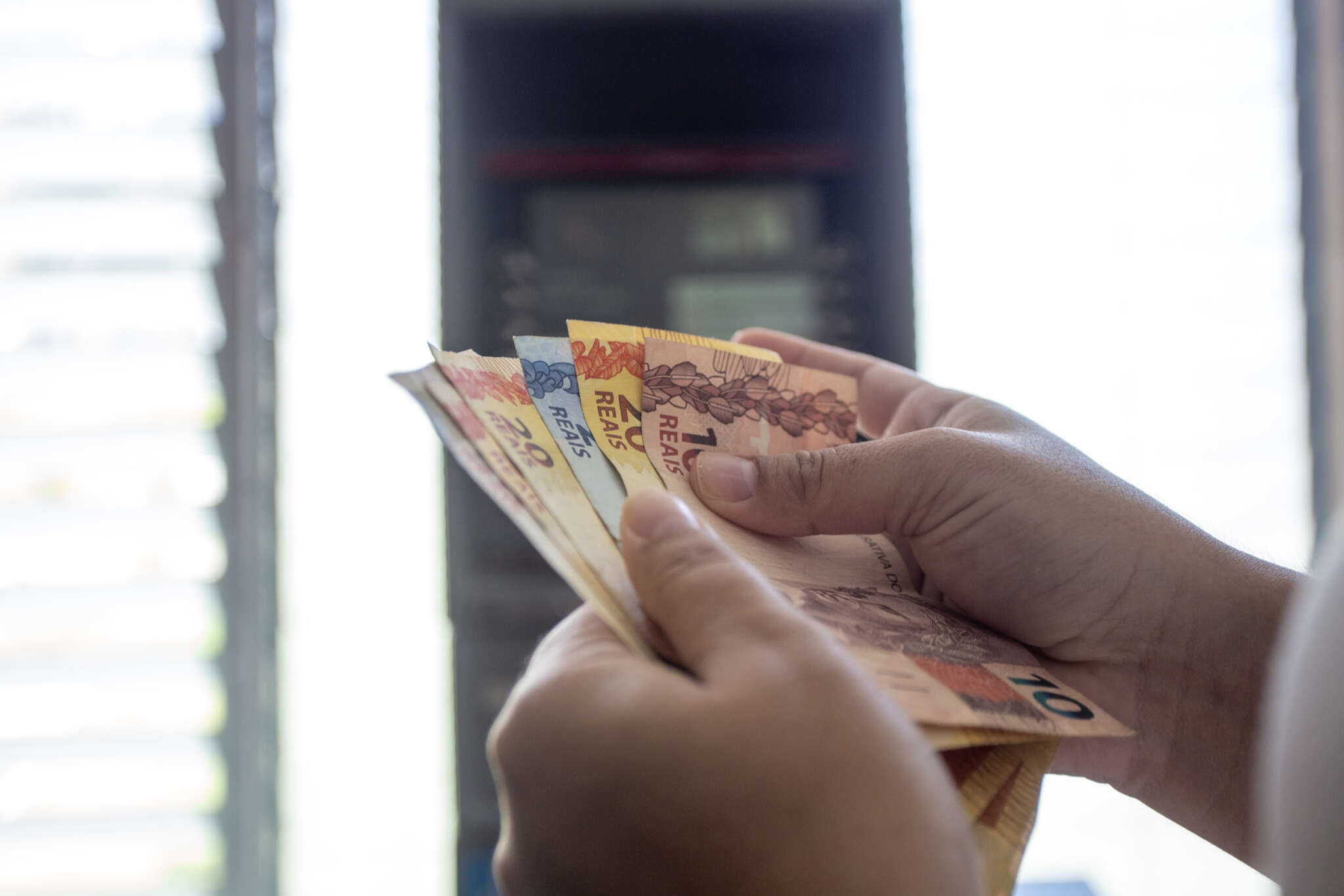 Governo do Ceará confirma pagamento do 13º, antecipa folha de dezembro e injeta R$ 2,7 bilhões na economia