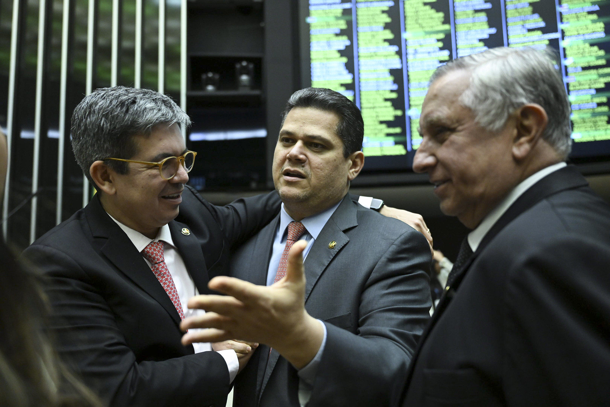 Presidente do Senado sinaliza que sabatina de Jorge Messias ao STF deve ficar para 2026