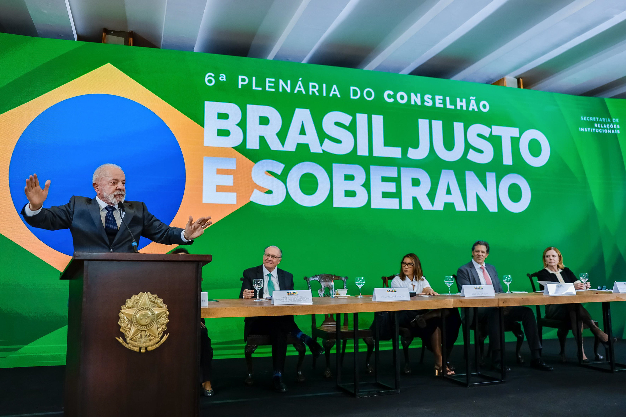 Sob críticas a emendas, controle fiscal e atuação de autoridades, Lula afirma que divergências “fazem parte do processo político”