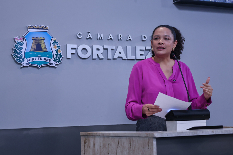 Vereadora de Fortaleza denuncia ameaças de morte com teor homofóbico e racista; Câmara de Fortaleza repudia violência