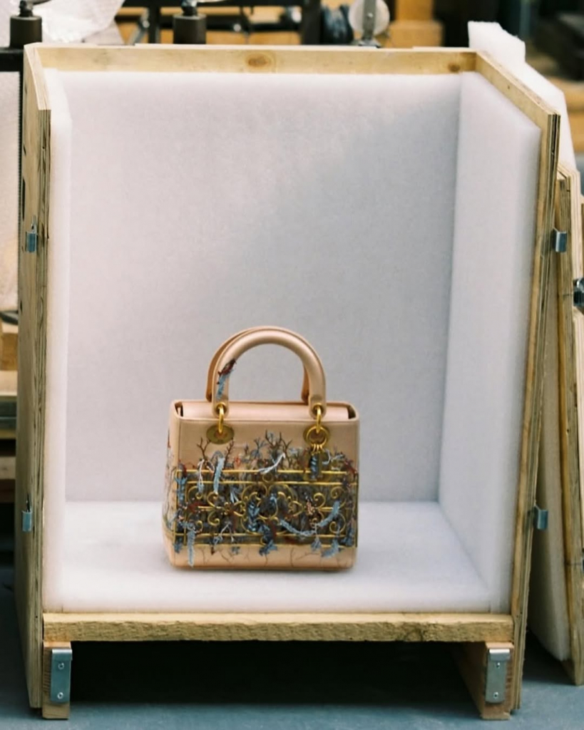 A Icônica Bolsa “lady Dior”ganha Novas Interpretações Em Mais Uma Edição Do Projeto “dior Lady A (9)