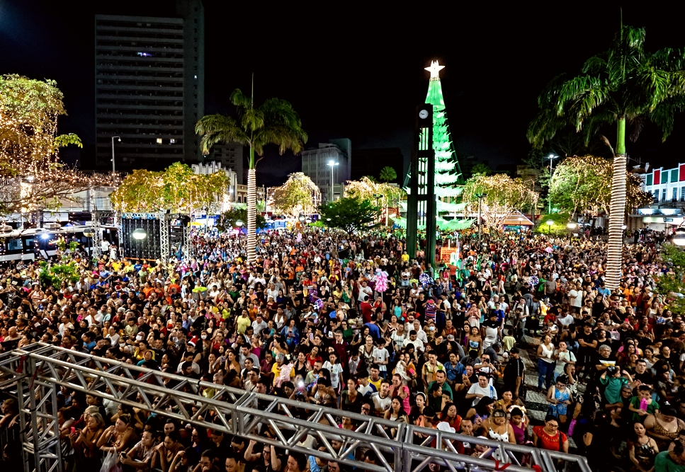 Ceará Natal de Luz impulsiona comércio e atrai multidões para o Centro da Capital