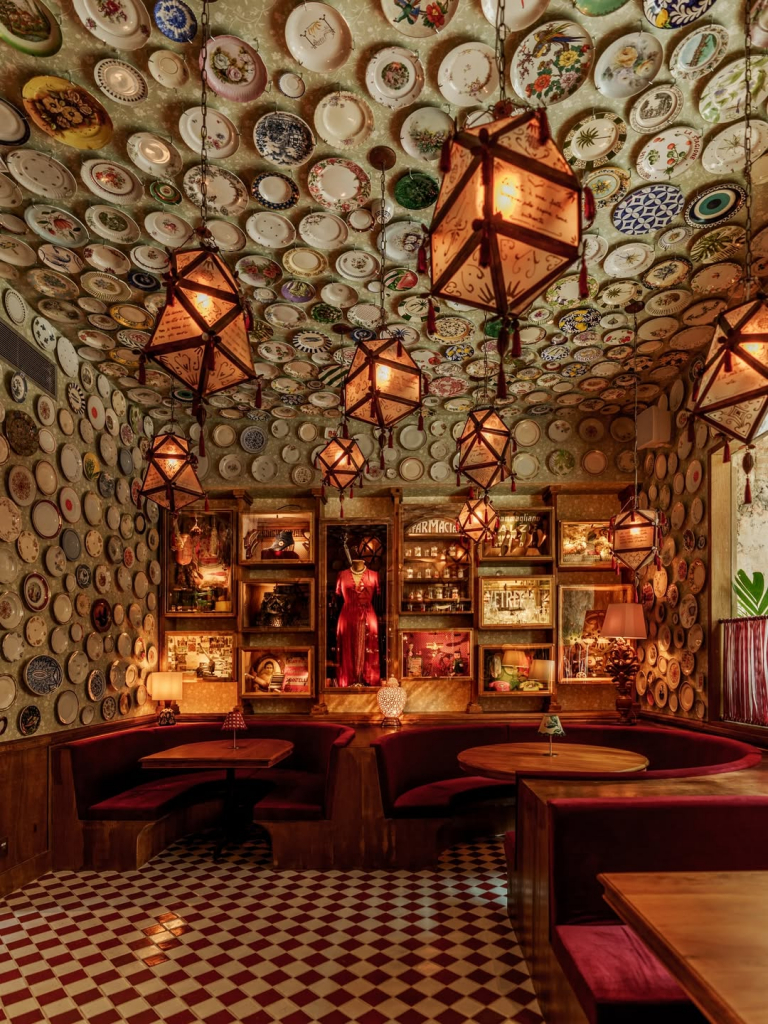 Abrimos Uma Brecha Das Cortinas Para Você Espiar Os Cenários Que Dão Vida Ao Nosso Restaurante. (3)