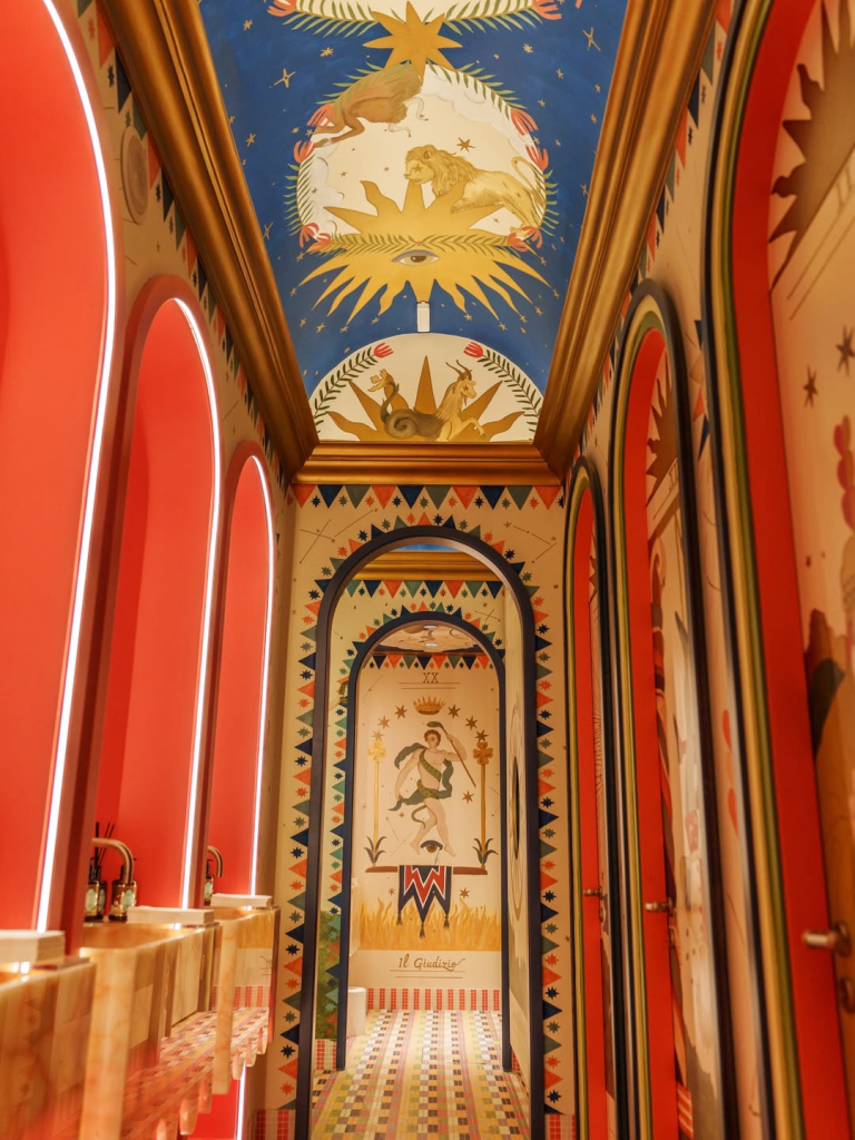 Abrimos Uma Brecha Das Cortinas Para Você Espiar Os Cenários Que Dão Vida Ao Nosso Restaurante. (8)