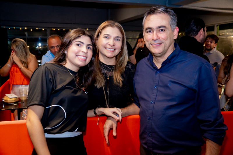 Noite festiva - Mastruz com Leite e Mesura comandam festa de fim de ano do Viana Peixoto Advogados Associados no Iate Clube de Fortaleza