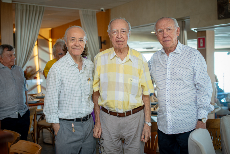 Aniversário entre amigos - Fernando César Mesquita celebra 87 anos em almoço no Illa Mare