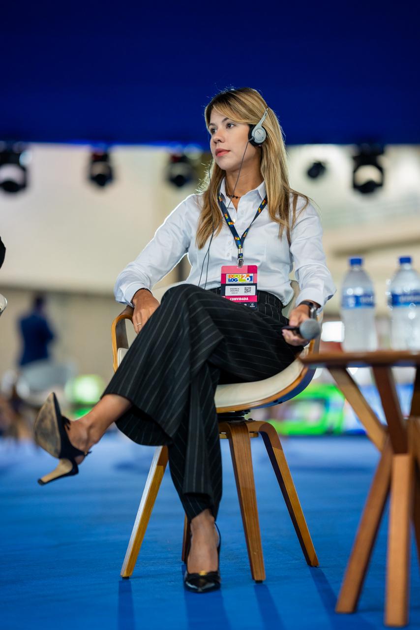Presidente da Comissão de Direito Marítimo e Portuário da OAB-CE, Andrea Aquino, destaca debates estratégicos e inovação na Expolog 2025