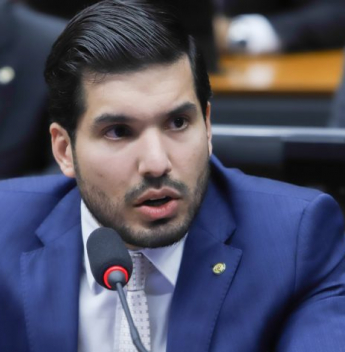 André Fernandes relata projeto que regulamenta drones em ações de segurança pública