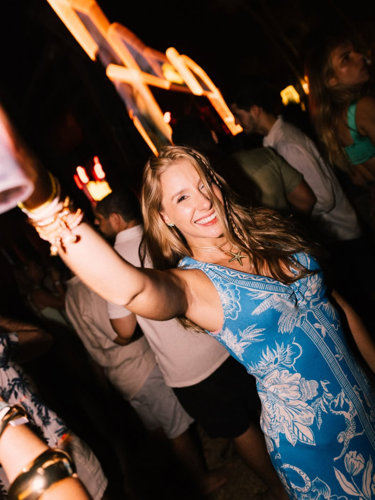 Ao Persistirem Os Sintomas De Felicidade, O Médico Não Deverá Ser Consultado! É Efeito Colateral