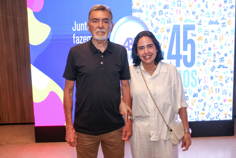 Trabalho reconhecido - Eduardo Bismarck é agraciado com o Troféu Habib Ary pela ABIH-CE