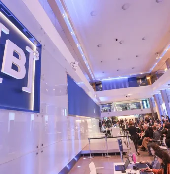 Bolsa bate recorde e dólar cai para R$ 5,17 com fim de tarifaço