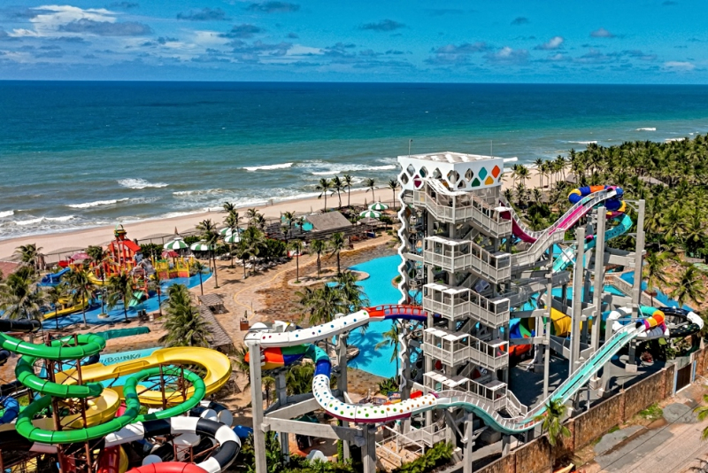 Beach Park oferece diversão, natureza e conforto à beira-mar durante as férias