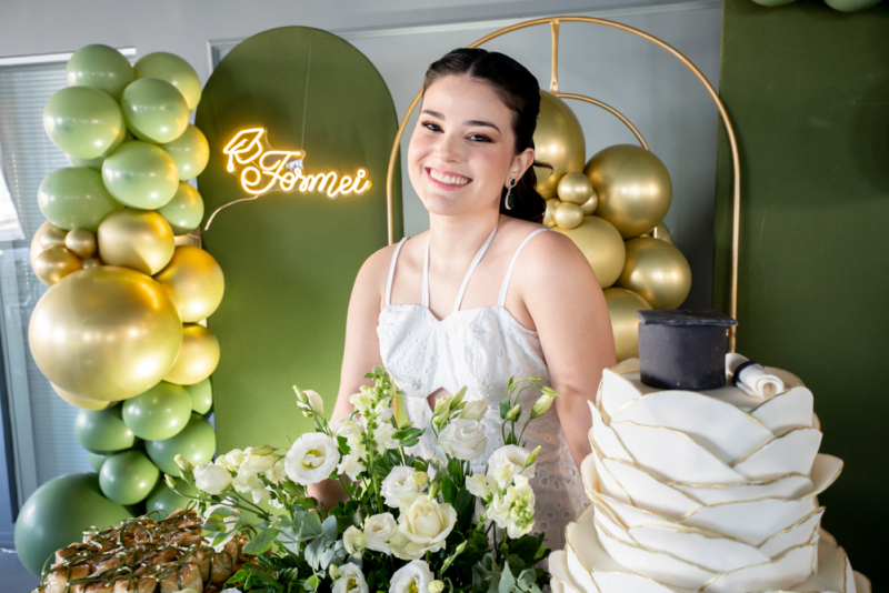 Novo ciclo - Beatrice Vasconcelos festeja conclusão do curso de Psicologia em tarde animada no Iate Clube de Fortaleza