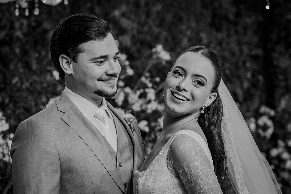 Vitória Abreu e Breno Alves dizem “sim” em cerimônia no Seminário da Prainha