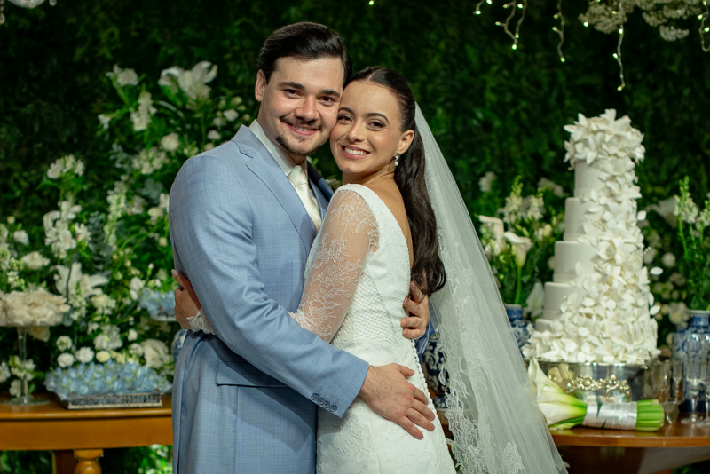 Chuva de arroz - Vitória Abreu e Breno Alves dizem “sim” em cerimônia no Seminário da Prainha