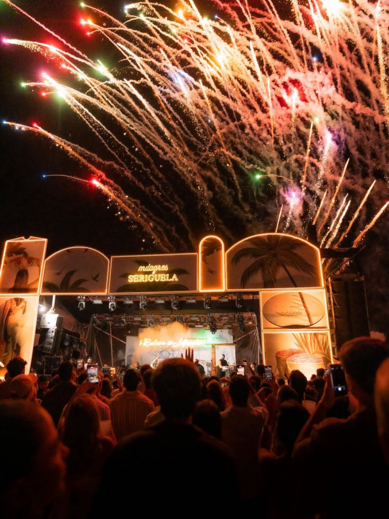 Brinda Aê Que O @grupomenosemais Chegou! ✌🏽