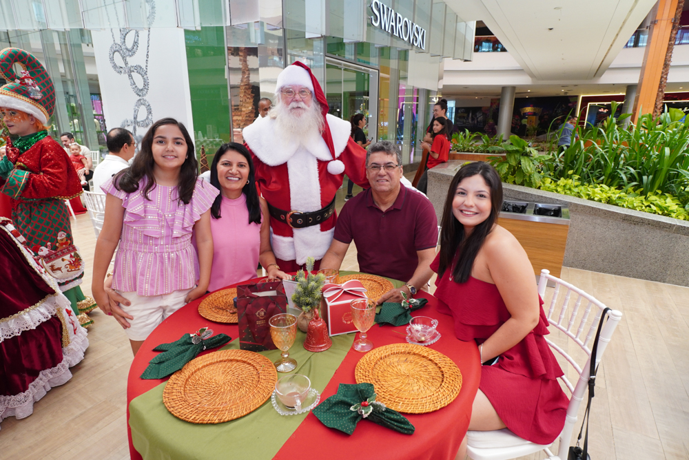 Camila Rodrigues, Solange Holanda, Papai Noel, Paulo Rodrigues E Caroline Chagas