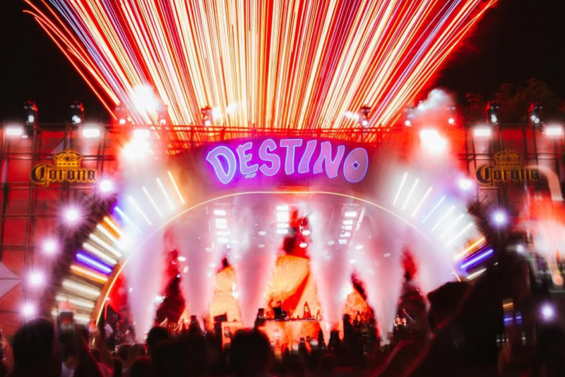 Réveillon Destino movimenta Itacimirim com shows de Henrique & Juliano, Nattan, Ferrugem e Vintage Culture