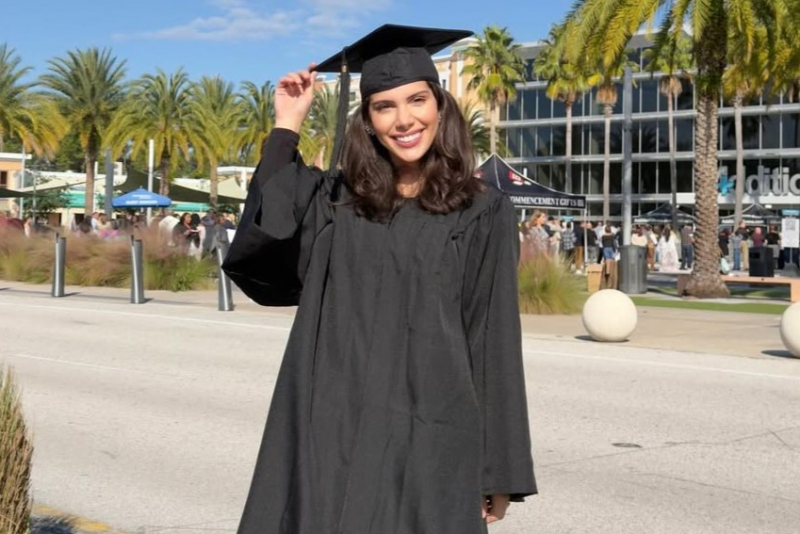 Nicole Vasconcelos conclui graduação na Valencia College, em Orlando