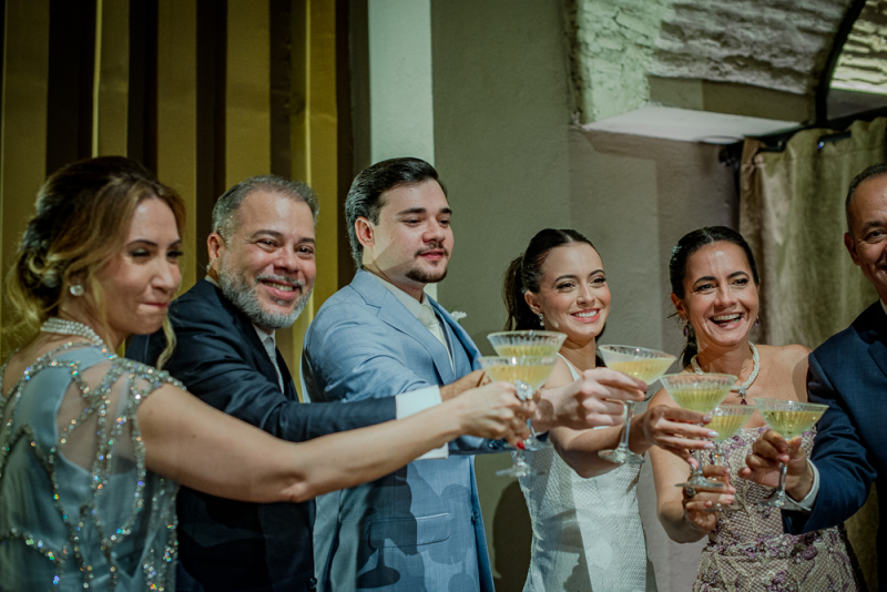 Chuva de arroz - Vitória Abreu e Breno Alves dizem “sim” em cerimônia no Seminário da Prainha
