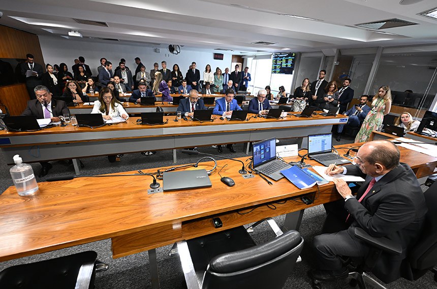 Aeroportos e bilhetes aéreos poderão ter avisos obrigatórios sobre prevenção a tromboembolismo