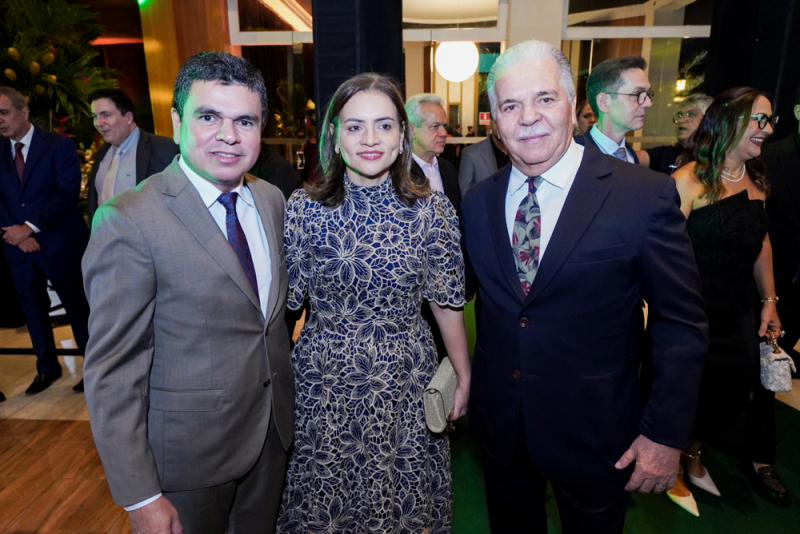 Cena empresarial - Maurício Filizola toma posse como presidente da CDL de Fortaleza e Ana Luiza Ximenes é eleita Lojista do Ano em noite prestigiada no La Maison