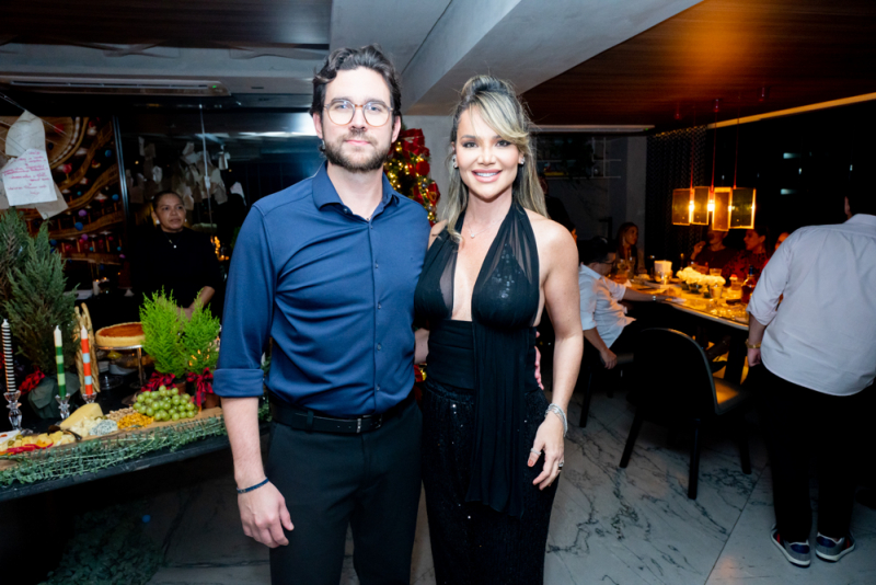 Merry Christmas - Pompeu Vasconcelos e Mariana da Fonte comandam festa para brindar ao Natal entre amigos