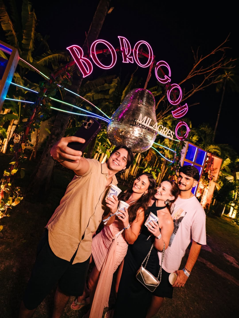 Com @absolutbrasil Nossa Noite Fica Completa! #apreciecommodereção