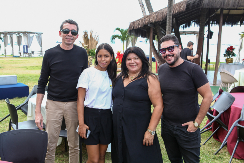 Pausa merecida - Confraternização do Iate Clube de Fortaleza celebra quem está por trás da rotina do clube