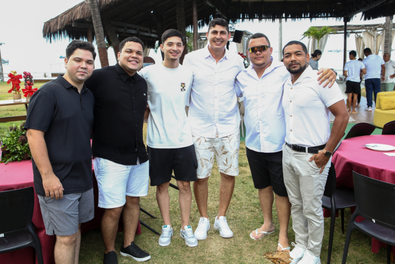Pausa merecida - Confraternização do Iate Clube de Fortaleza celebra quem está por trás da rotina do clube