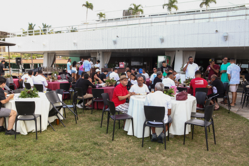 Pausa merecida - Confraternização do Iate Clube de Fortaleza celebra quem está por trás da rotina do clube