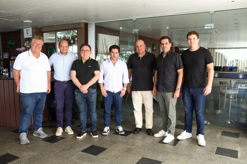 Pausa merecida - Confraternização do Iate Clube de Fortaleza celebra quem está por trás da rotina do clube