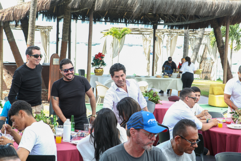 Pausa merecida - Confraternização do Iate Clube de Fortaleza celebra quem está por trás da rotina do clube