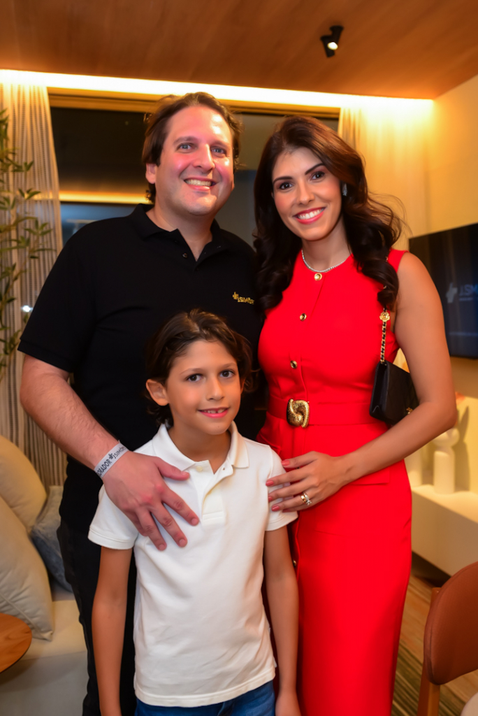 Daniel Simões, Flávia Laprovitera E Filho