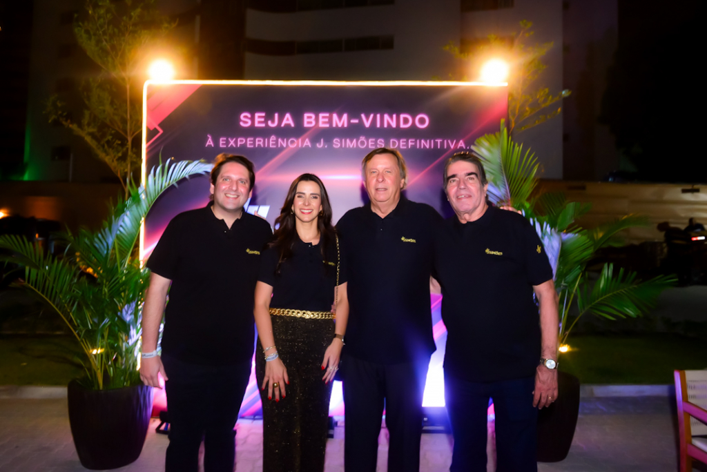 Daniel, Vívian E José Simões E Roberto Costa