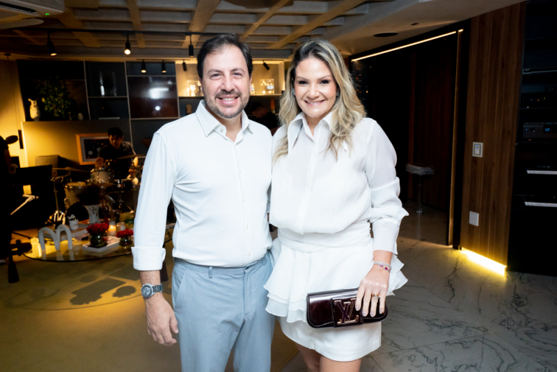 Merry Christmas - Pompeu Vasconcelos e Mariana da Fonte comandam festa para brindar ao Natal entre amigos