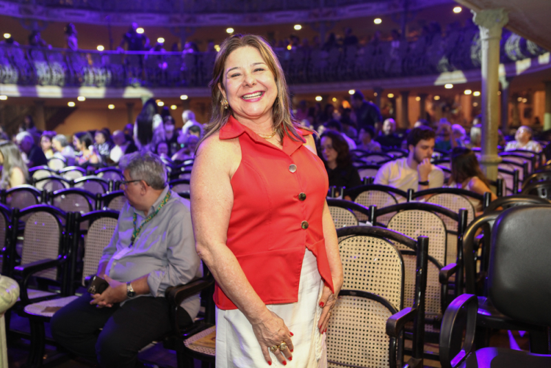 Música e propósito - Casa de Vovó Dedé apresenta Cantata da Esperança no palco do Theatro José de Alencar