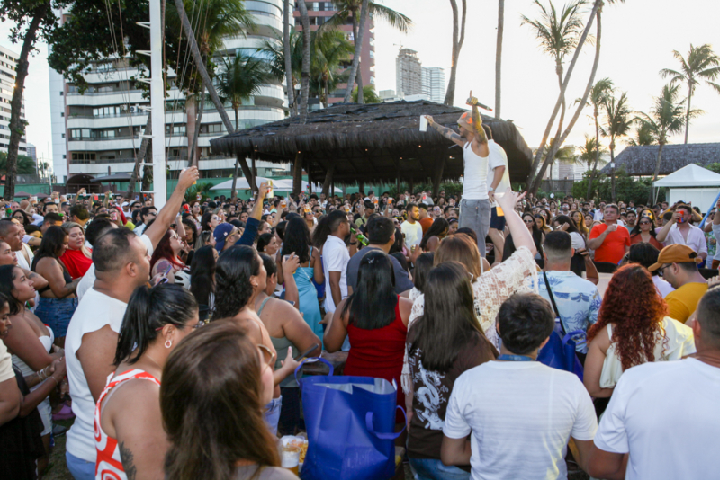 Sábado de festa - De Sol ao Samba movimenta o Iate Clube de Fortaleza com Dilsinho, Karenzinha e Tudo Fica Blue