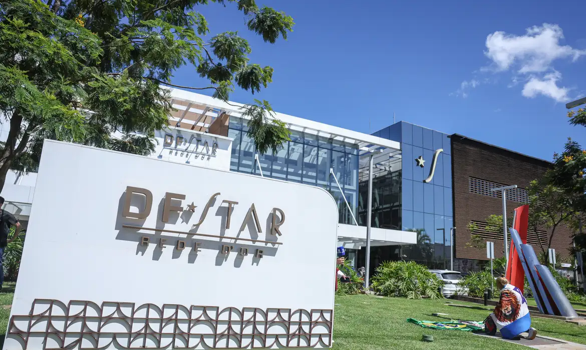 Bolsonaro é internado nesta quarta em Brasília e terá vigilância permanente durante procedimento médico